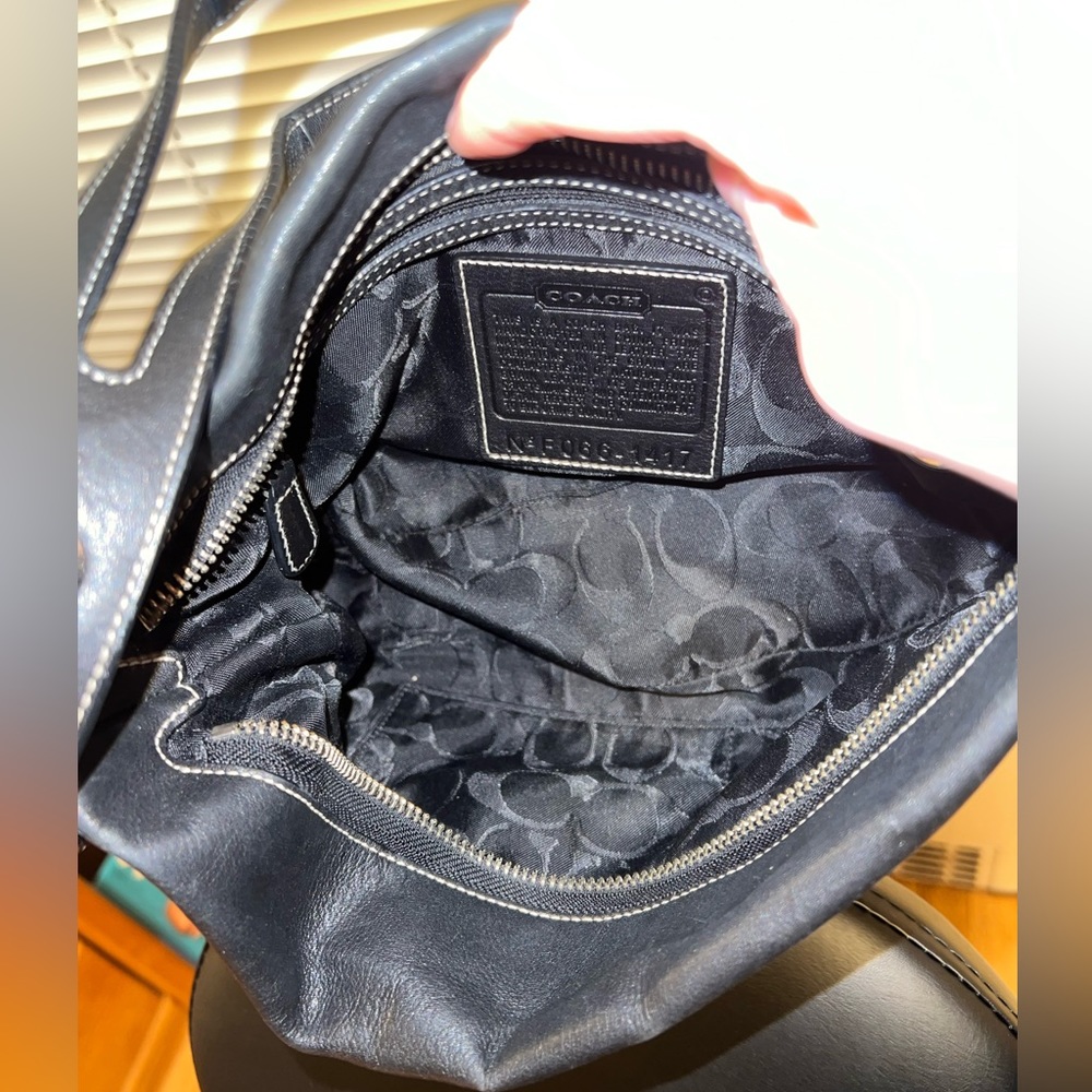 COACH - East West Legacy Handbag F066-1417 - Black Leather (EUC) - Picture 11 of 16